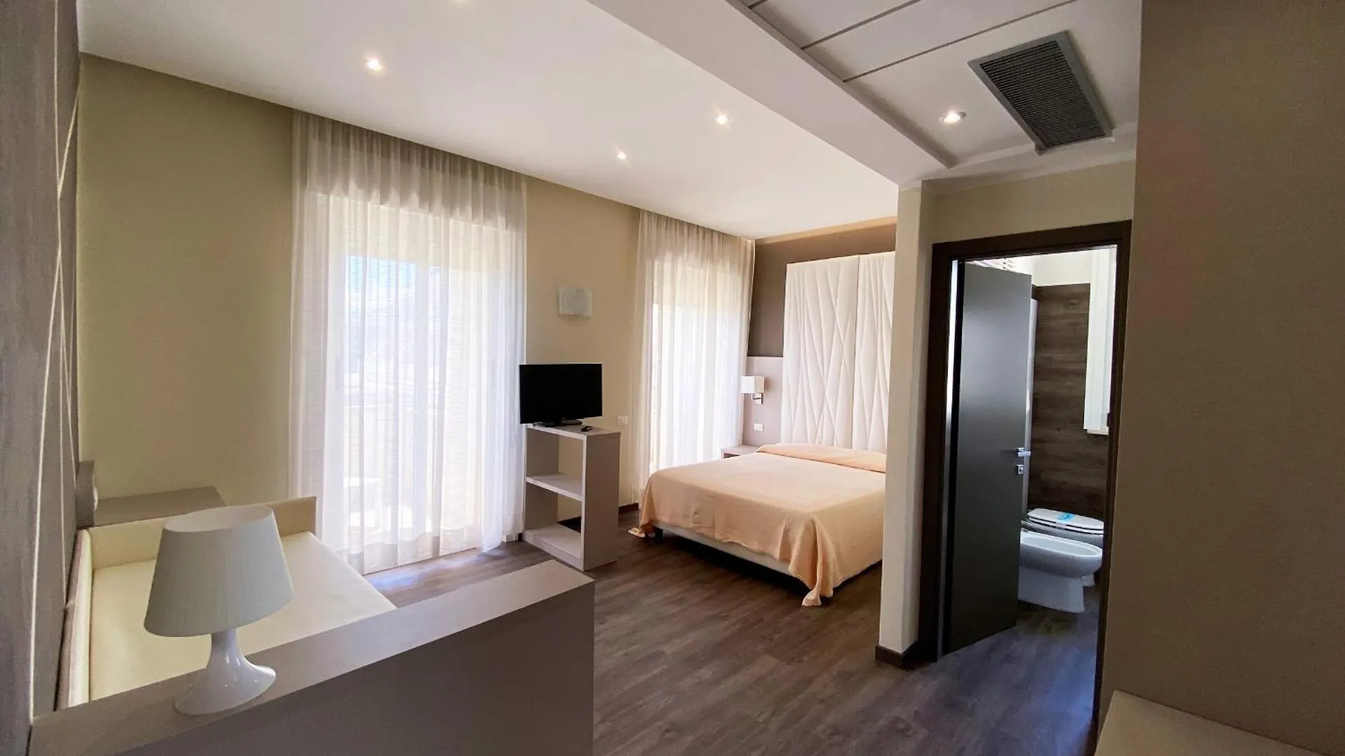 Hotel Benini Milano Marittima 4*,