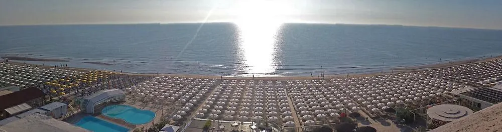 Hotel Benini Milano Marittima 4*,  Italia
