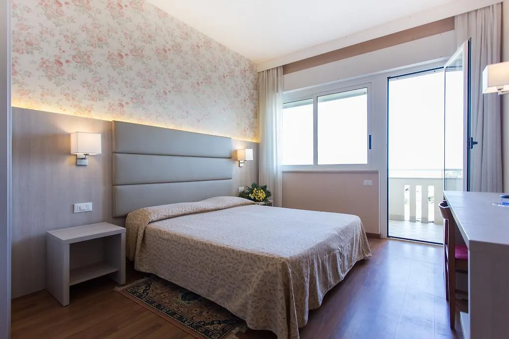 Hotel Benini Milano Marittima 4*,  Italia