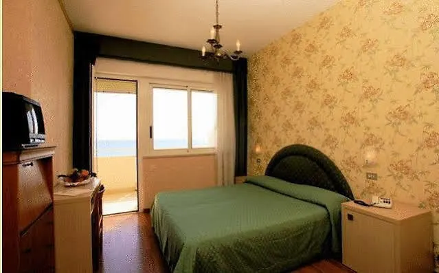 Hotel Benini Μιλάνο Μαριτίμα 4*,